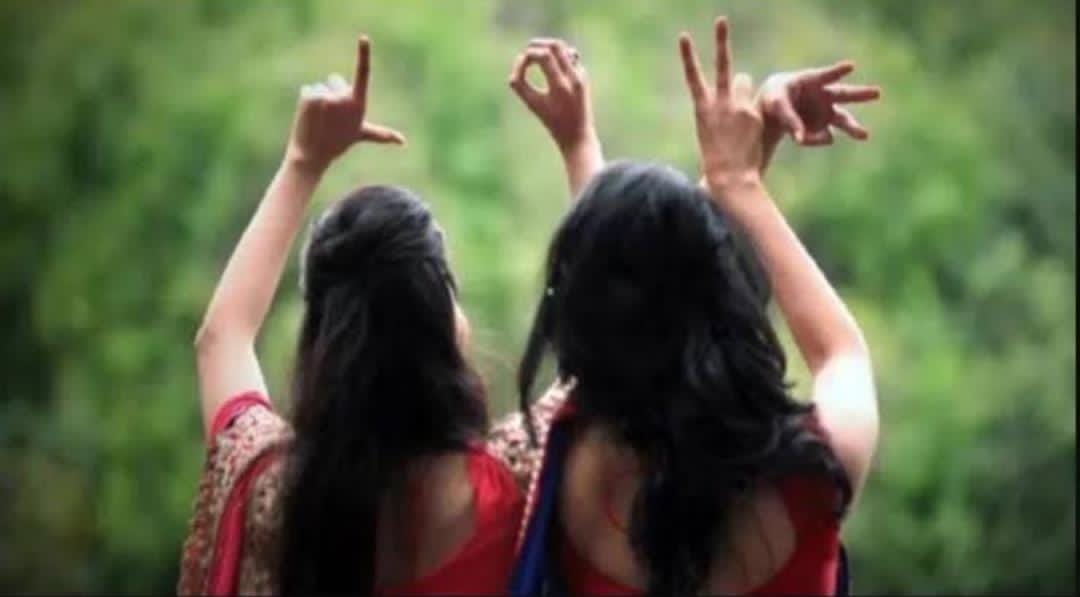 दो सहेलियों के एक साथ सोने पर आरोपियों ने की रेप की कोशिश, जलाए प्राइवेट पार्ट्स