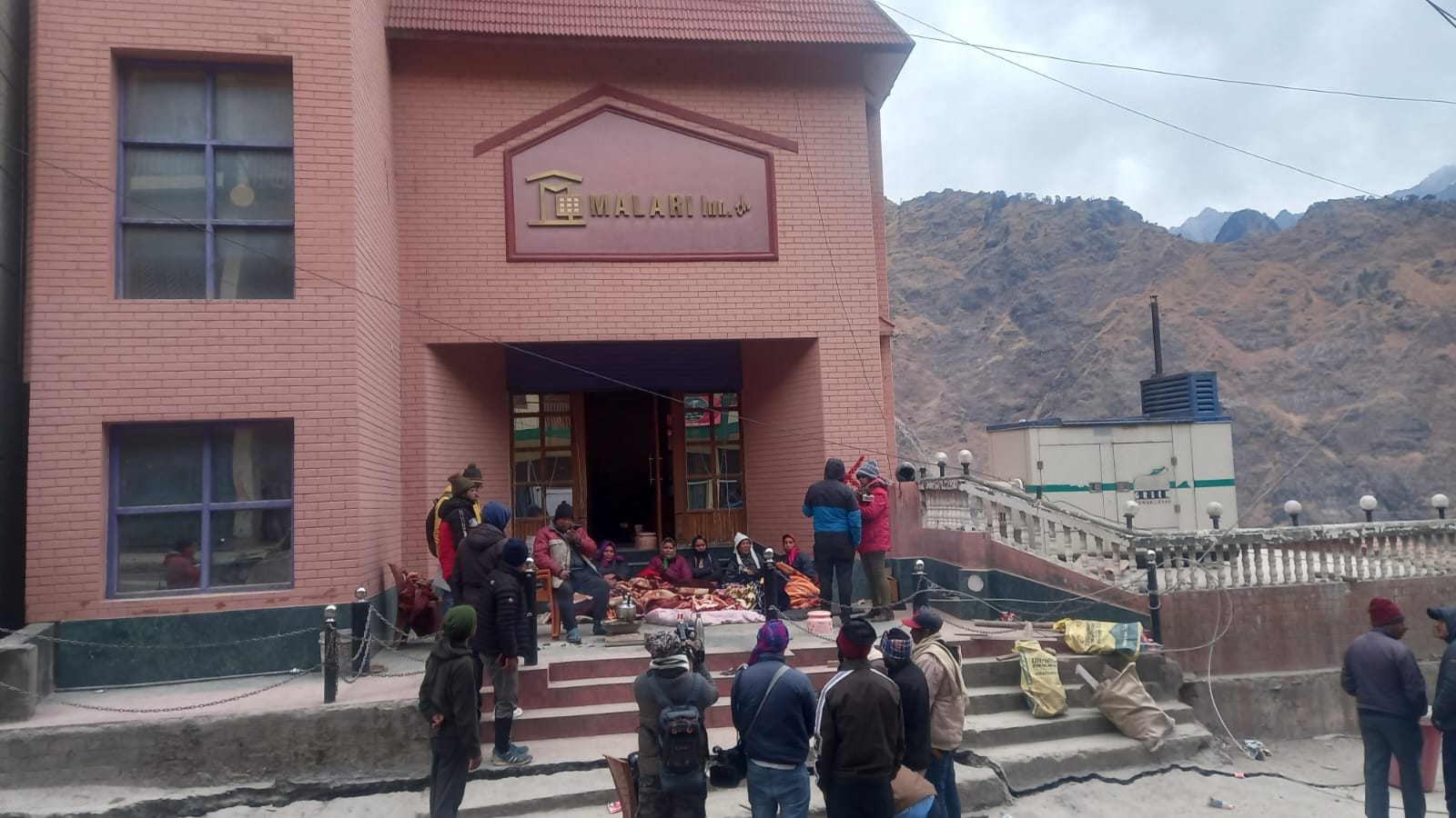 कल ध्वस्तीकरण करने में क्यों फैल रहा प्रशासन? आज तोड़े जाएंगे दोनों होटल