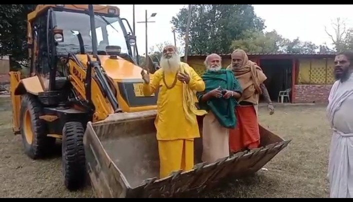 CM योगी का बुलडोजर की उत्तराखंड में गरजा साधु संतों ने की आत्मदाह करने की कोशिश