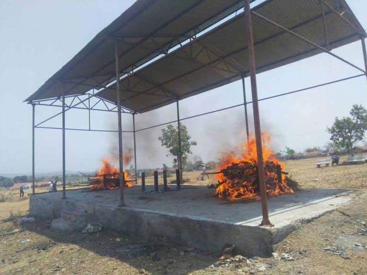 शरीफनगर के शमसान में टँकी निर्माण का मुद्दा पहुंचा पूर्व सांसद के दरबार में