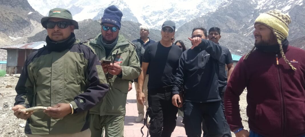 बाबा केदारनाथ के दर्शन करने पहुंचे बॉलीवुड अभिनेता अक्षय कुमार
