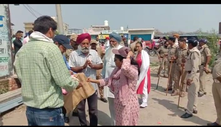 किसानो का आरोप जसपुर एसडीएम सड़तंत्र के तहत कर रही है कार्यवाही