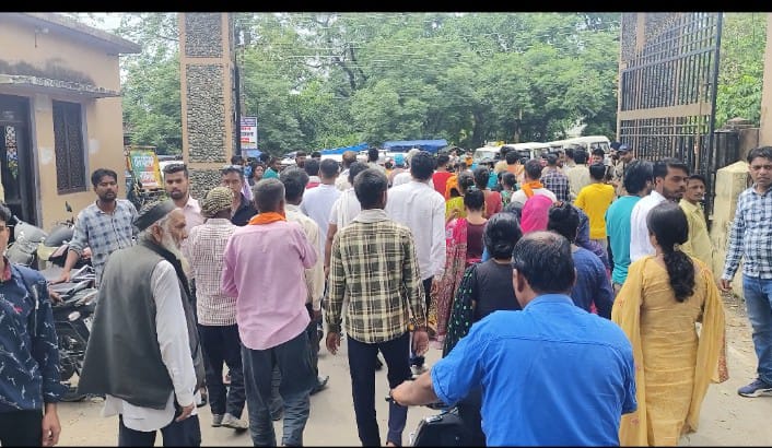 Big Breaking धामी की नीतियों के खिलाफ सड़कों पर उतरी जनता