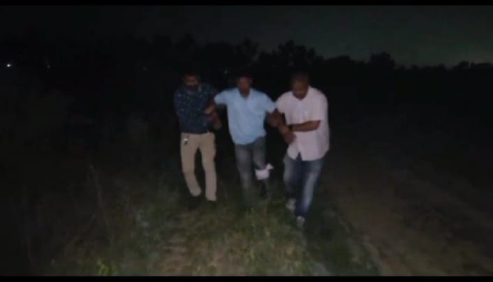 Haridwar News : पुलिस और गौ तस्कर के बीच मुठभेड़ एसओजी पुलिसकर्मी और एक गौ तस्कर घायल दो मौके से हुए फरार