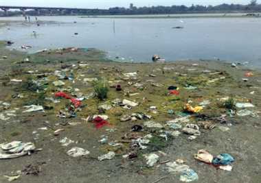 गंगोत्री में गंगा घाट पर गंदगी का अंबर, मां गंगा गंगोत्री धाम से हो रहीं मैली 