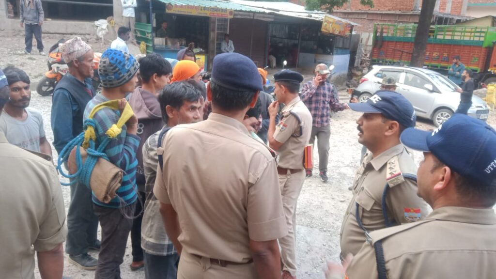 रुद्रप्रयाग पुलिस के स्तर से चलाया जा रहा वृहद सत्यापन अभियान सत्यापन न कराने वालों के विरुद्ध की जा रही नियमानुसार कार्यवाही