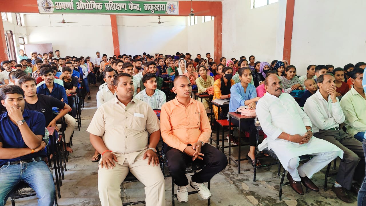 अपर्णा औधोगिक प्रशिक्षण केंद्र में कार्यक्रम आयोजित कर सुनी गई ,मन की बात