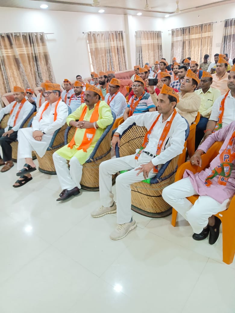 वर्चुअल संवाद कार्यक्रम में मौजूद भाजपा कार्यकर्ता