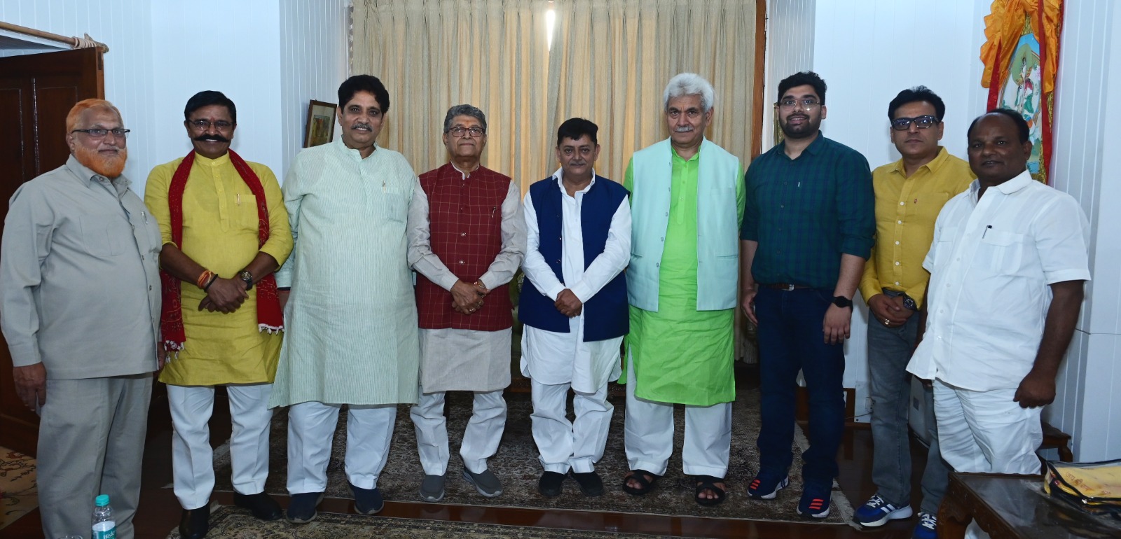 ठाकुरद्वारा विधायक नवाब जान खान जम्मू कश्मीर के राज्यपाल से भेंट वार्ता की