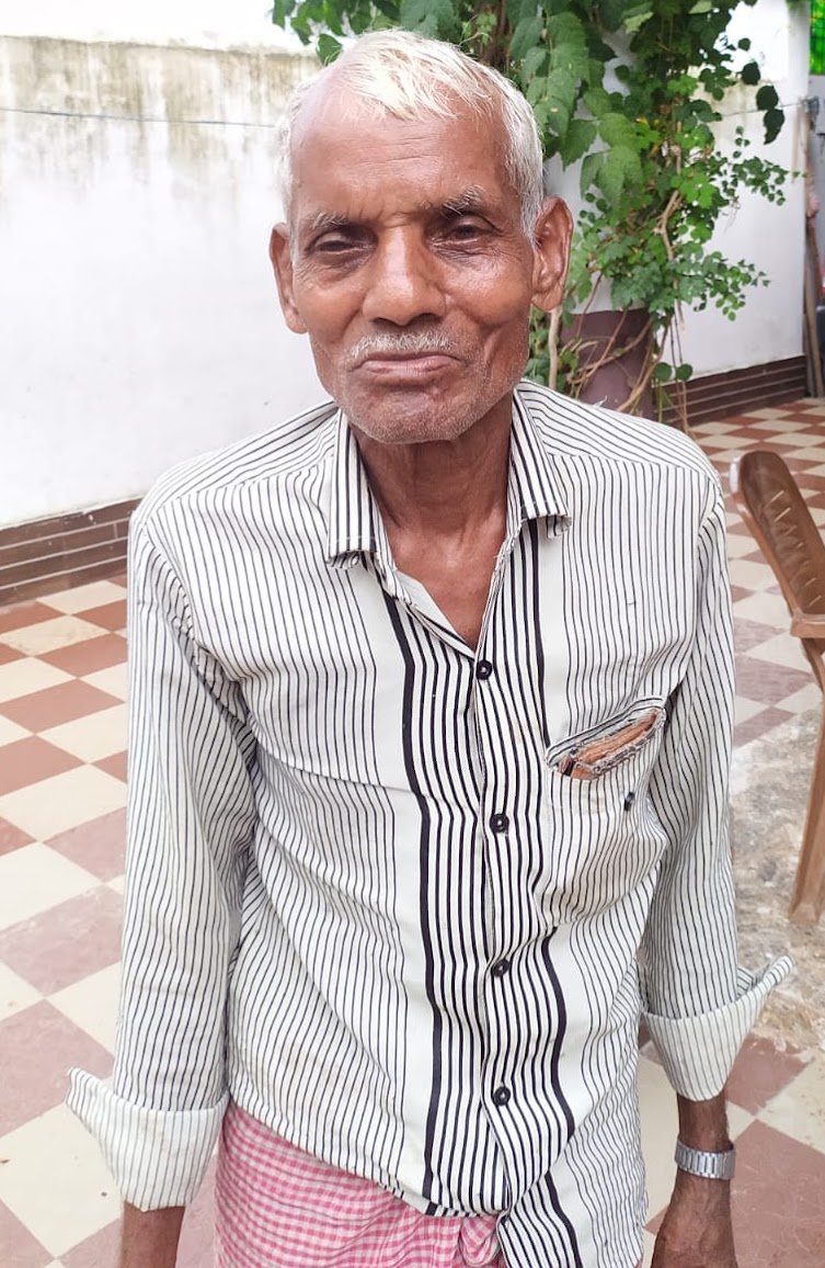 जूते चप्पलों से की जाती है पिटाई