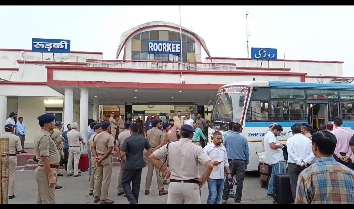 कड़ी सुरक्षा के बीच पाकिस्तान से 107 जायरीनों का जत्था लाहौरी एक्सप्रेस से पहुँचा रूड़की