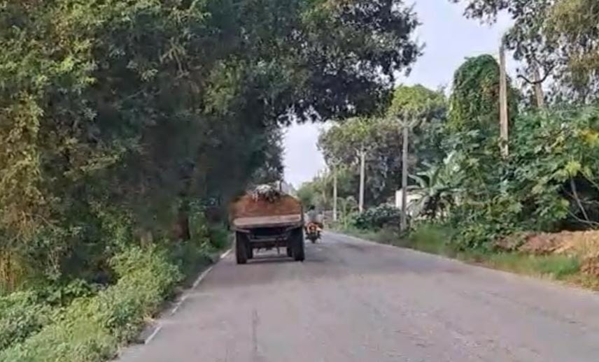 धड़ल्ले से होता खनन
