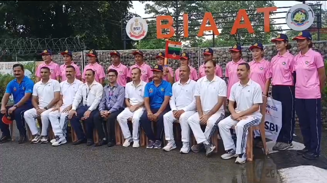 बीएसएफ महिला प्रहरी दल की माउंट मुकुट पर्वतारोहण अभियान के लिए हुई रवानगी