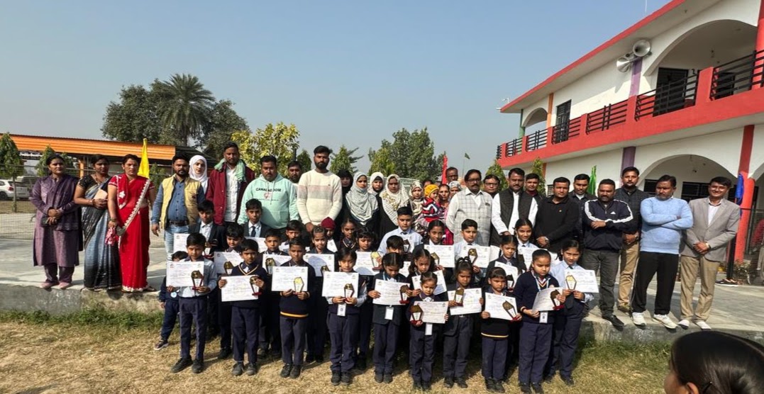 कृष्णा इंटरनेशनल पब्लिक स्कूल में छात्र छात्राओं को किया गया सम्मानित