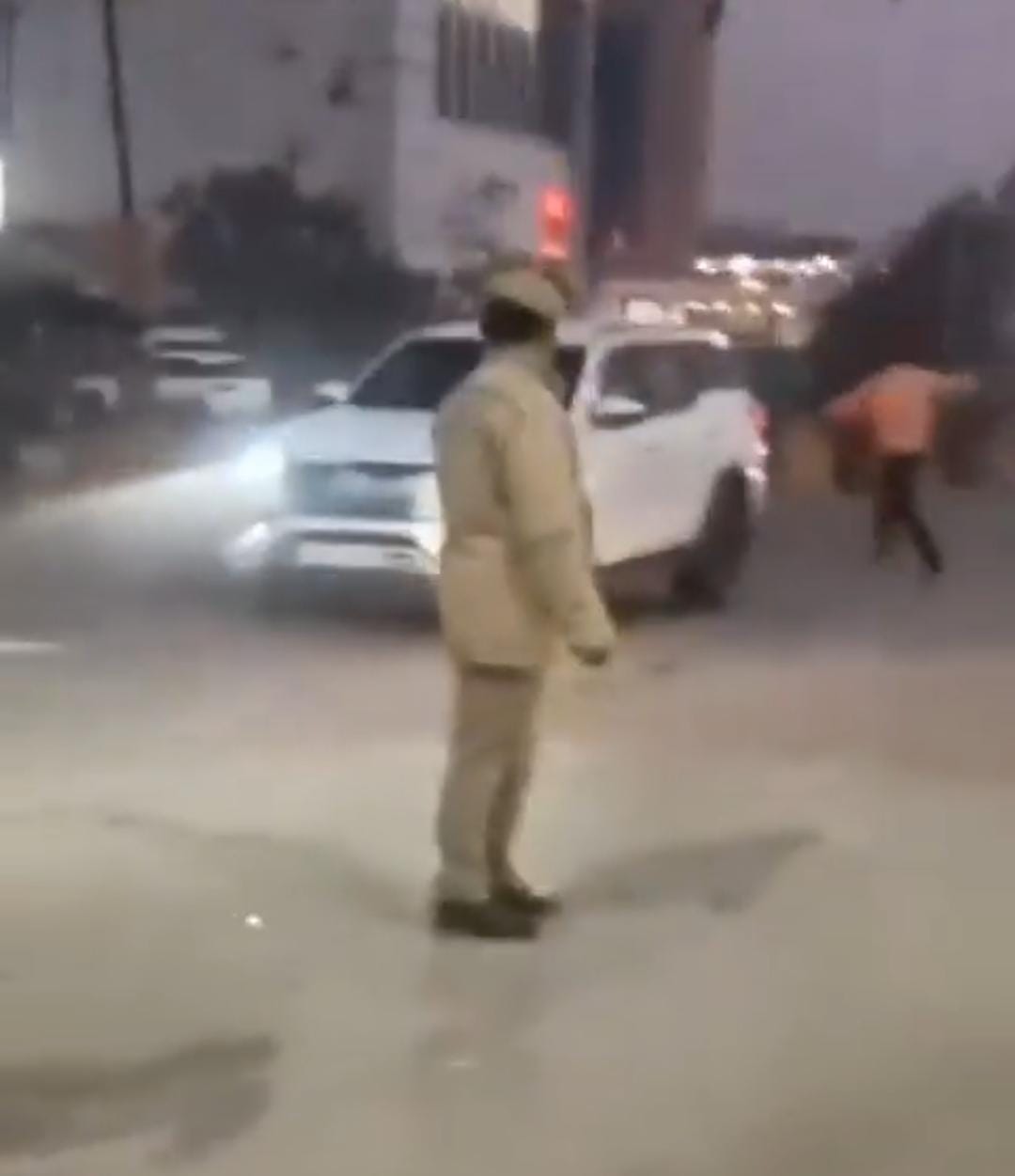 जाको राखे साइयां मार सके न कोय: बरेली में डिप्टी सीएम केशव प्रसाद मौर्य के काफिले से टकराई गाय, गाड़ी हुई क्षतिग्रस्त, बाल-बाल बचे डिप्टी सीएम, सुरक्षा व्यवस्था पर उठे सवाल