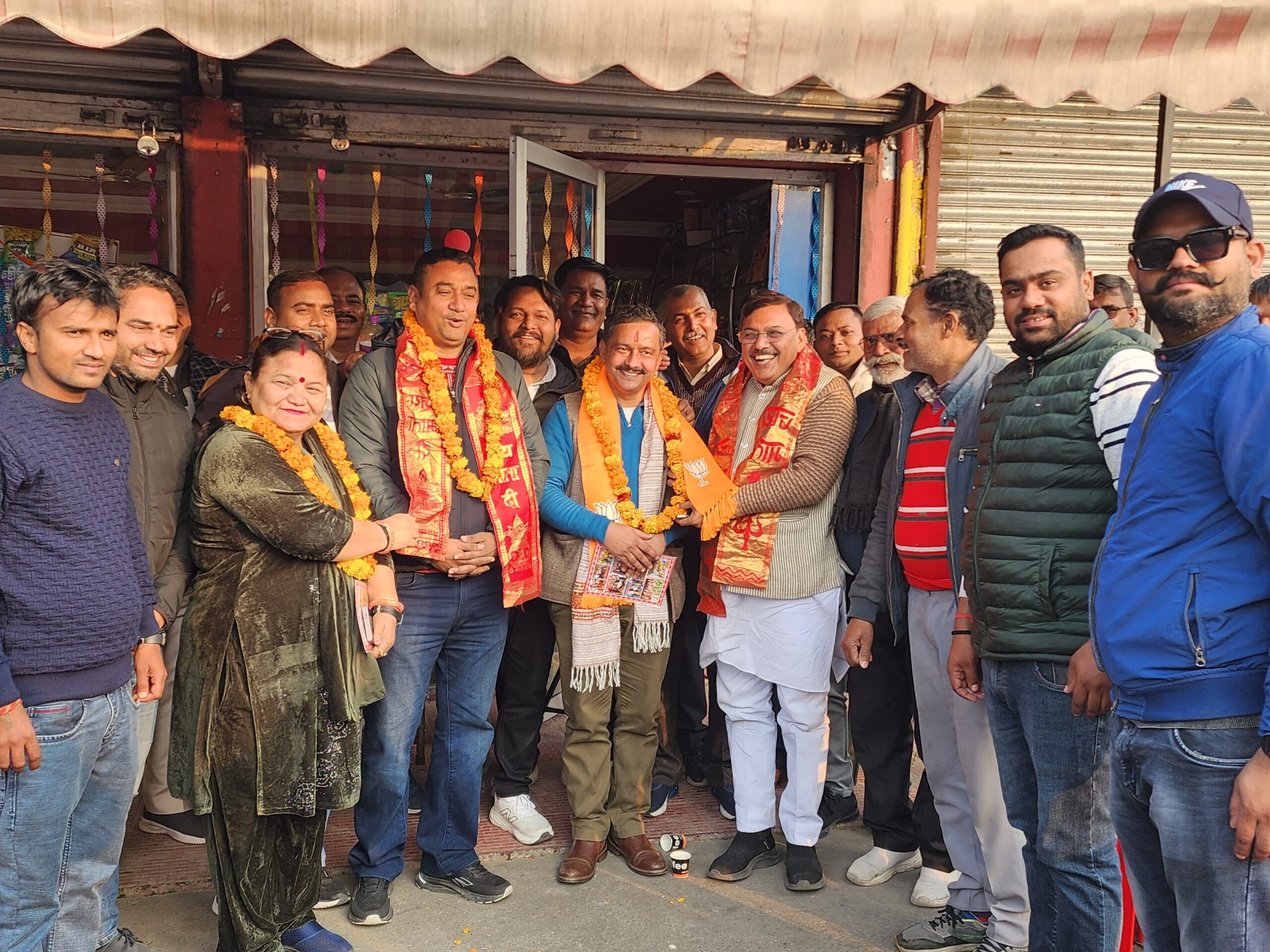 जवाहरनगर के ग्राम प्रधान मोहन पांडे समर्थकों संग भाजपा में शामिल, पूर्व विधायक राजेश शुक्ला ने दिलाई सदस्यता