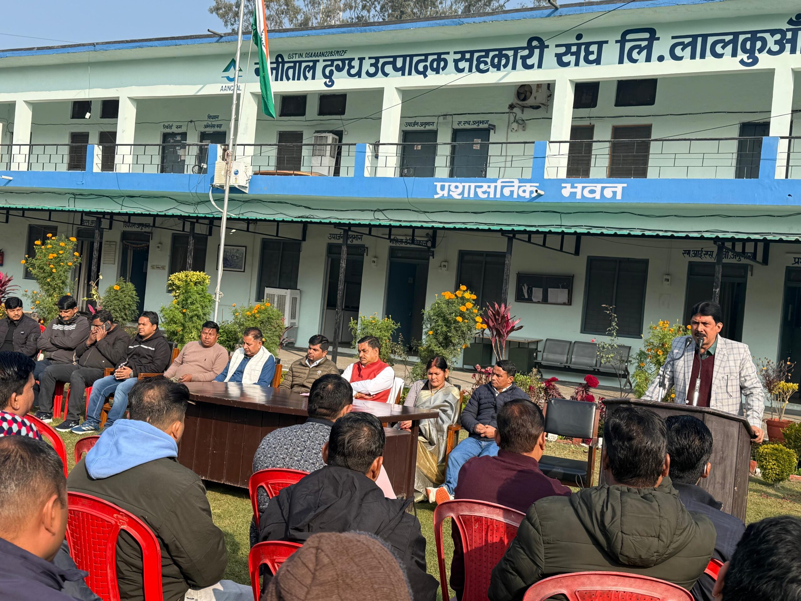 आँचल दुग्ध संघ में धूमधाम से मना 77वाँ गणतंत्र दिवस; भगत सिंह कोश्यारी को पद्म भूषण मिलने पर मुकेश बोरा ने जताया हर्ष