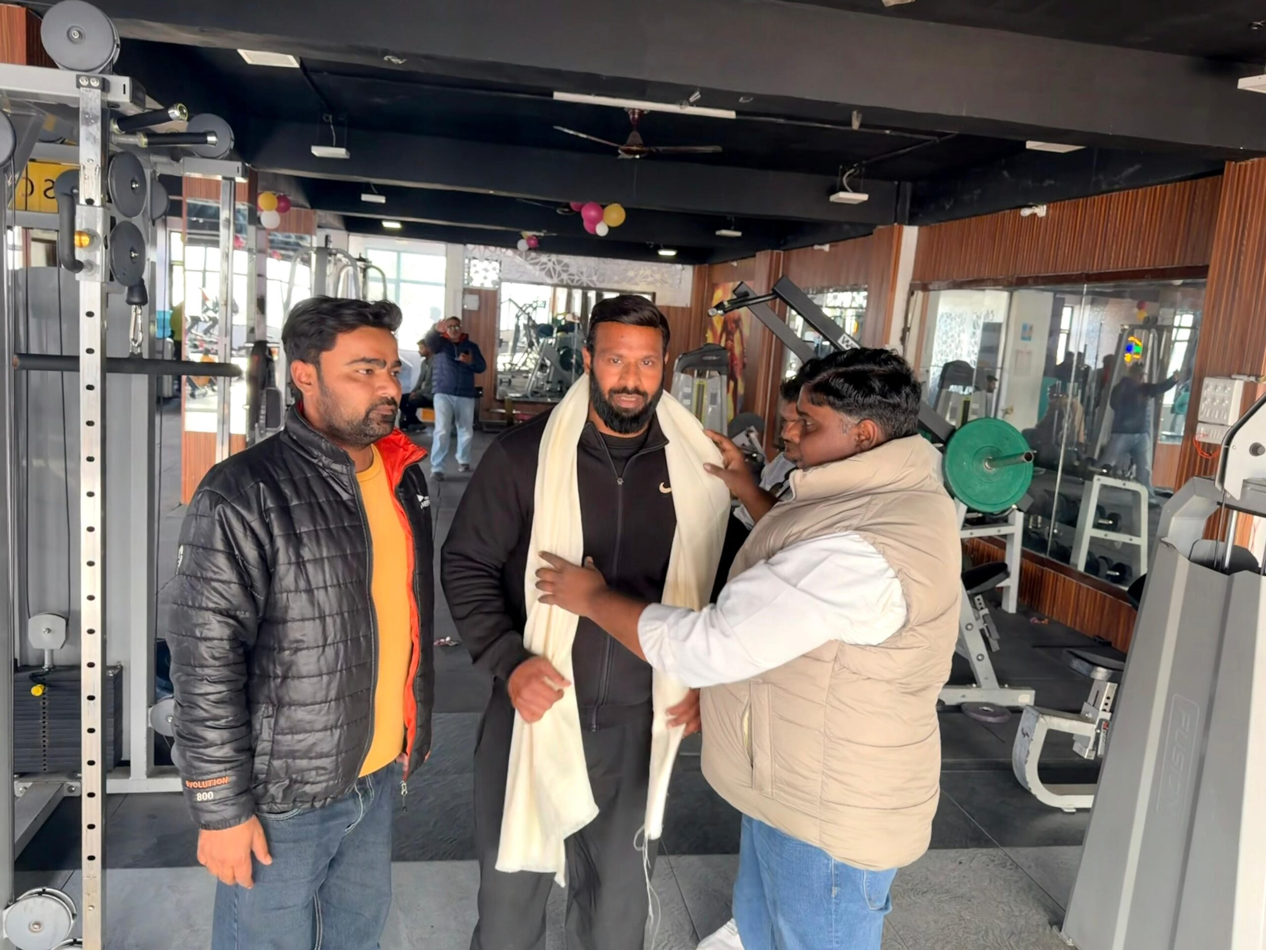 यूथ कांग्रेस प्रदेश उपाध्यक्ष आफताब आलम ने कोटद्वार में मोहम्मद दीपक को किया सम्मानित