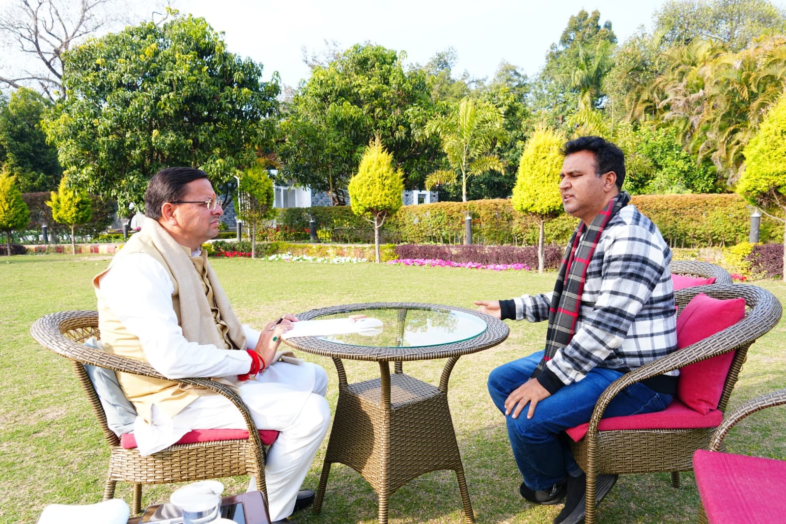 सीएम आवास पर ‘पहाड़’ के विधायकों की जुगलबंदी, धामी से मिले कंडारी और महेश जीना; क्या है इस मुलाकात का सियासी मकसद?