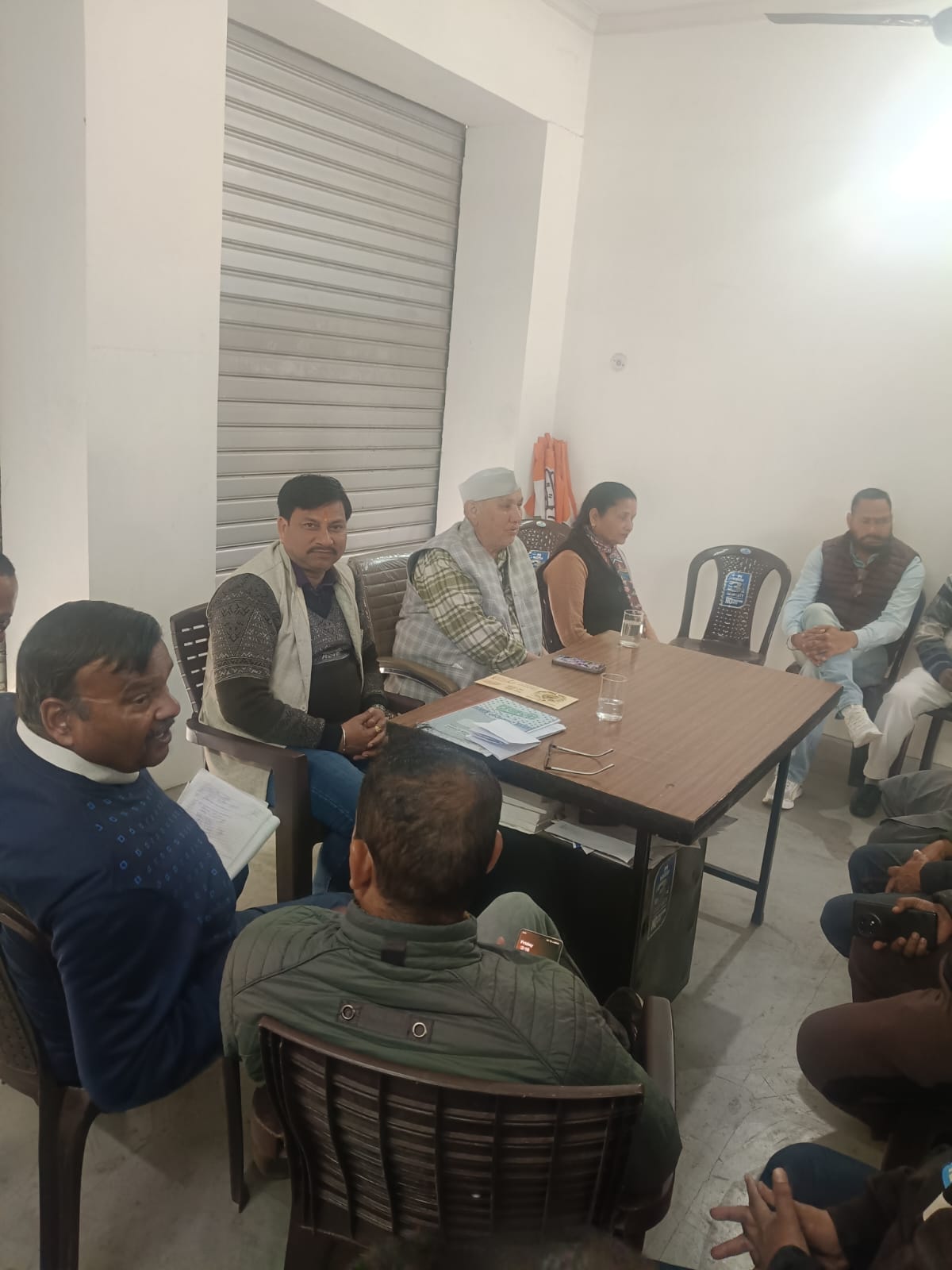 राजभवन घेराव को लेकर कांग्रेस की रणनीतिक बैठक, रणजीत रावत बोले—जनविरोधी नीतियों के खिलाफ होगा निर्णायक संघर्ष।