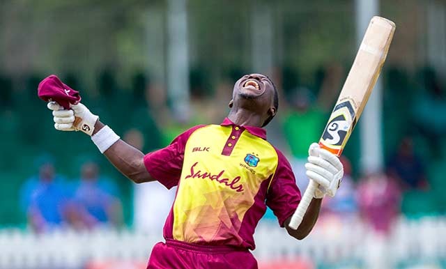 Sherfane Rutherford एक विस्फोटक बल्लेबाज़ हैं, जिन्हें उनकी पावर हिटिंग और फिनिशिंग क्षमता के लिए जाना जाता है। वह सीमित ओवरों के क्रिकेट में खास तौर पर T20 फॉर्मेट में बेहद खतरनाक खिलाड़ी माने जाते हैं