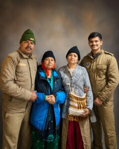 बद्रीनाथ यात्रा में उत्तराखंड पुलिस बनी फरिश्ता, बिछड़ी महिलाओं को परिवार से मिलाकर पेश की मानवता की मिसाल
