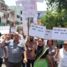 रामनगर में गरजी कांग्रेस, रणजीत सिंह रावत बोले — जनता महंगाई से त्रस्त, भाजपा सरकार मस्त। देश में बढ़ती महंगाई के खिलाफ कांग्रेस का हल्ला बोल। 