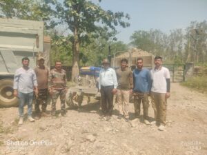 अवैध खनन पर तराई पश्चिमी वन प्रभाग की बड़ी कार्रवाई, प्रतिबंधित क्षेत्र से उप-खनिज लदा डम्पर सीज