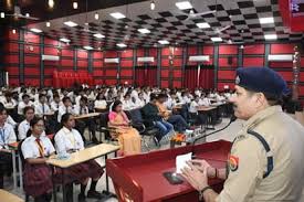अमर उजाला की ‘पुलिस की पाठशाला’: बच्चों को दिए साइबर सुरक्षा और गुड टच-बैड टच के टिप्स