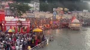 गंगा दशहरा पर हरिद्वार में उमड़ा आस्था का सैलाब, हरकी पैड़ी पर श्रद्धालुओं ने लगाई पवित्र डुबकी