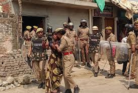Farrukhabad Violence: शव उठाते ही भड़का गांव, पुलिस पर हमला, गाड़ियां तोड़ीं, फर्रुखाबाद में बवाल की Inside Story
