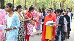 Manabadi Results 2026 LIVE: छात्रों का इंतजार खत्म, रिजल्ट चेक करने उमड़ी भीड़