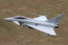 Eurofighter Typhoon बना चर्चा का केंद्र! दुनिया के सबसे खतरनाक फाइटर जेट की ताकत देख दंग रह गए लोग