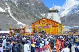 चारधाम यात्रा में उमड़ा श्रद्धालुओं का सैलाब, ऋषिकेश में टिकट काउंटर पर हंगामा, शीशा टूटा