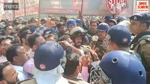 अवैध चैंबरों पर चला बुलडोजर, वकीलों का हंगामा और पुलिस से तीखी बहस