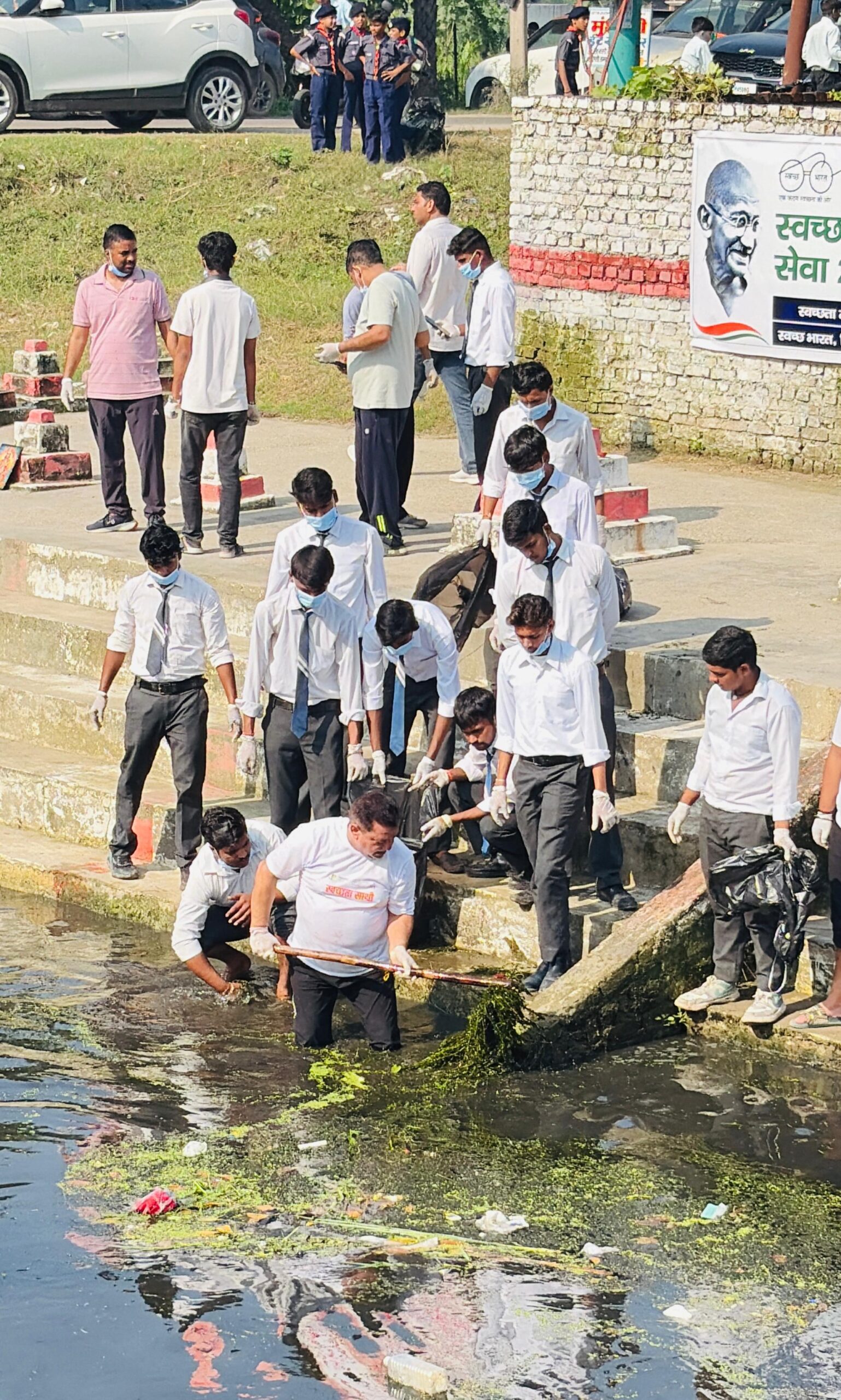 महादेव नहर की सफाई में उतरी जनता, सिंचाई विभाग के सुस्त तंत्र पर भारी पड़ी महापौर दीपक बाली की पहल