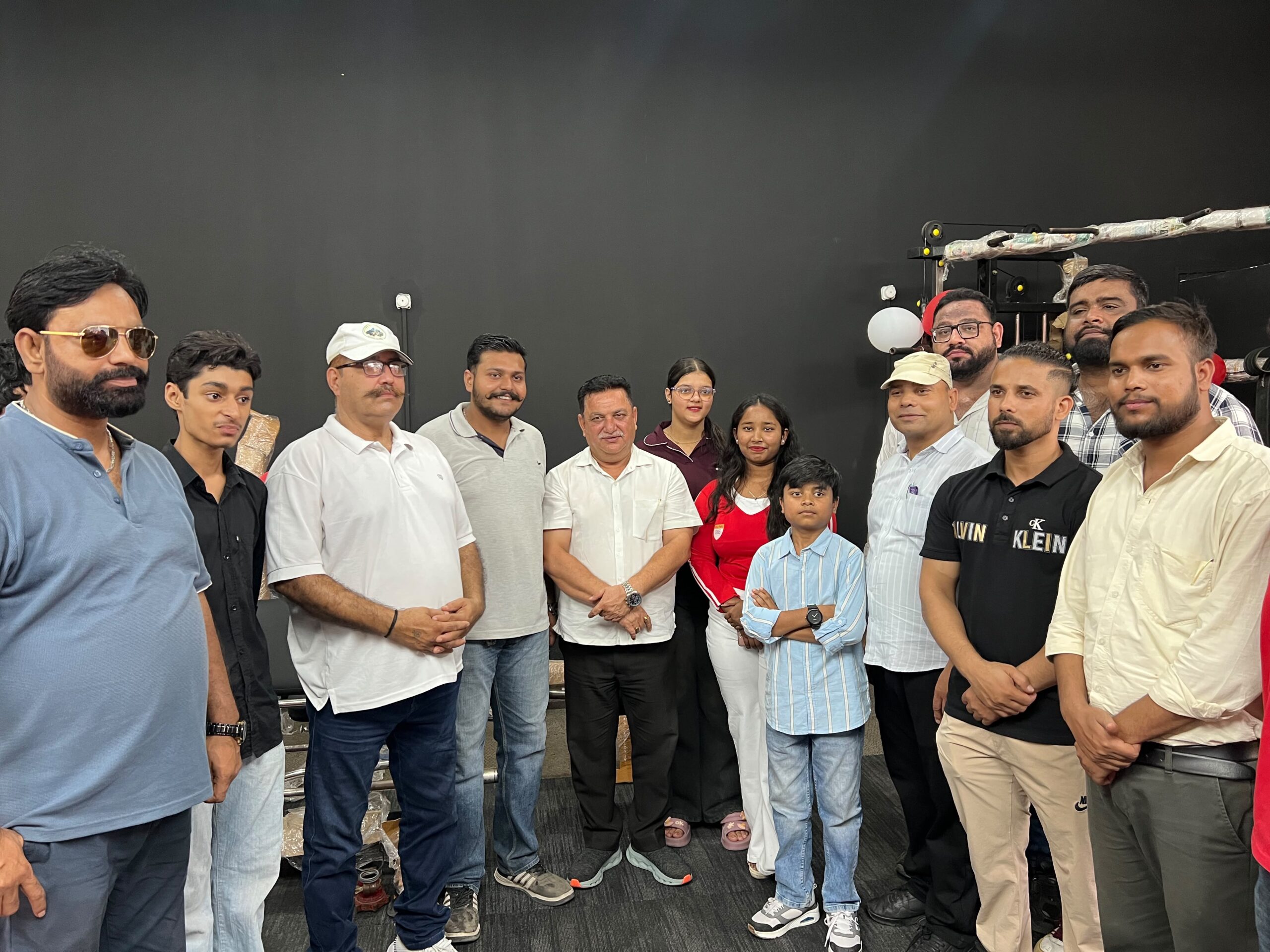 नशे के अंधेरे को चीरकर फिटनेस की क्रांति: काशीपुर में जब बीजेपी मेयर दीपक बाली ने थामी जावेद खान के ‘पावर बूस्टर जिम’ की बागडोर