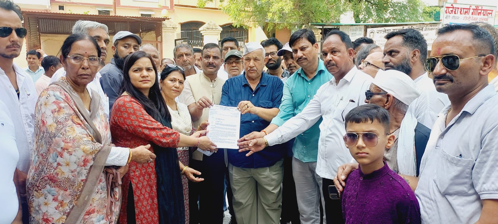 SIR के नाम पर वोट काटने का आरोप, रामनगर में गरजा कांग्रेस का विरोध — ज्ञानेश कुमार के खिलाफ पुतला दहन