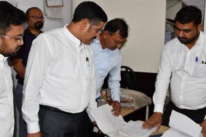 जिला अधिकारी का काशीपुर तहसील का औचक निरीक्षण जताई नाराजगी