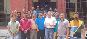 ऑनलाइन कारोबार के विरोध में व्यापारियों ने कलेक्ट्रेट में प्रदर्शन किया