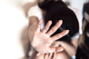 Bhabhi devar : महिला के साथ मारपीट व अश्लील हरकतें करने वाले तीन आरोपियों पर मुकदमा दर्ज