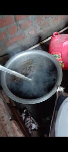 चीतल का शिकार कर घर में दावत उड़ाना पड़ा एक दंपति को भारी पत्नी गिरफ्तार पति फरार