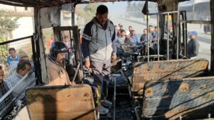 स्कूल बस में लगी आग