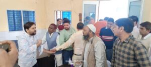 पालिकाकर्मी आपस मे भिड़े 
वाली खबर में ये भी लगा देना