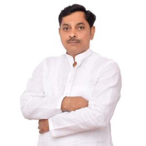 1 मुरादाबाद लोकसभा चुनाव में भाजपा प्रत्याशी कुंवर सर्वेश सिंह
2 गठबंधन प्रत्याशी पूर्व सांसद एस टी हसन,
3 बहुजन समाज पार्टी के लोकसभा प्रत्याशी और ठाकुरद्वारा पालिकाध्यक्ष मोहम्मद इरफान सैफी