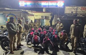 सार्वजनिक स्थानों पर शराब पीने वालों की छुट्टी, पुलिस ने 200 से अधिक को किया गिरफ्तार